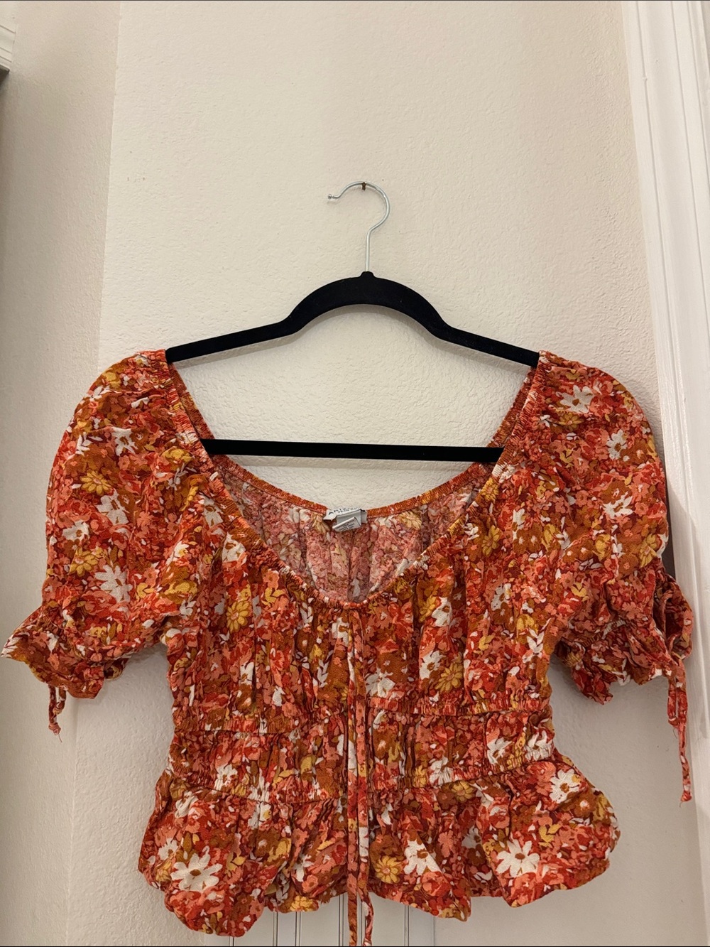 Arizona Jean Company Orange Floral Tie-Front Peplum Blouse